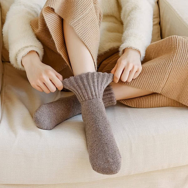 THICK RIBBED KNIT WARM CREW SOCKS