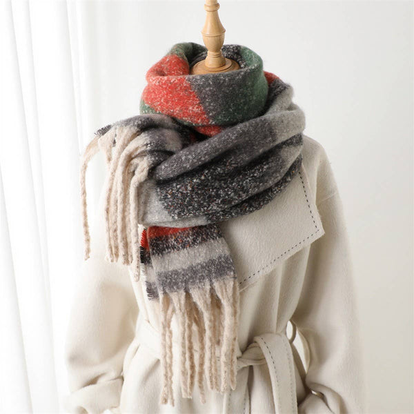 MODERN COMMUTER TRIANGLE FRINGE WINTER SCARF