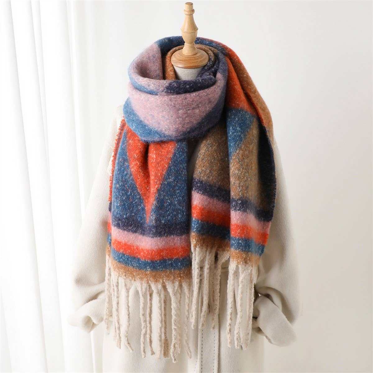 MODERN COMMUTER TRIANGLE FRINGE WINTER SCARF