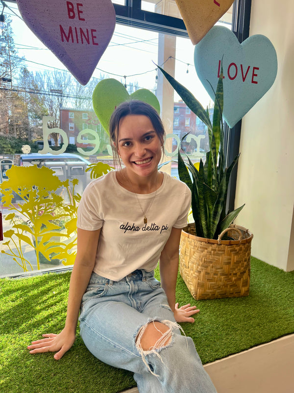 ALPHA DELTA PI SCRIPT CROP TEE