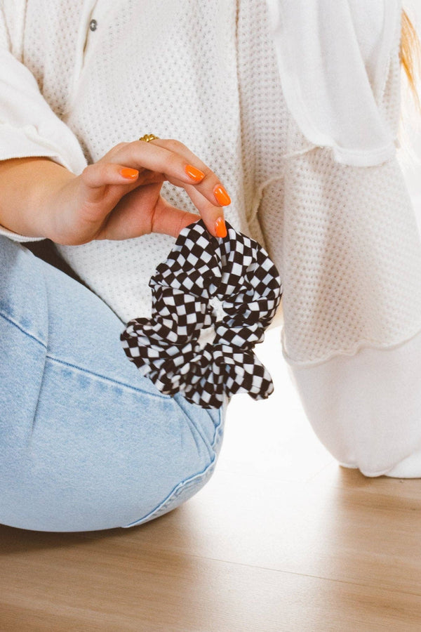 CHECKERBOARD OVERSIZED SCRUNCHIE