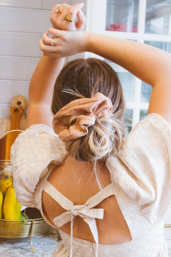 BLUSH WAFFLE KNIT JUMBO SCRUNCHIE