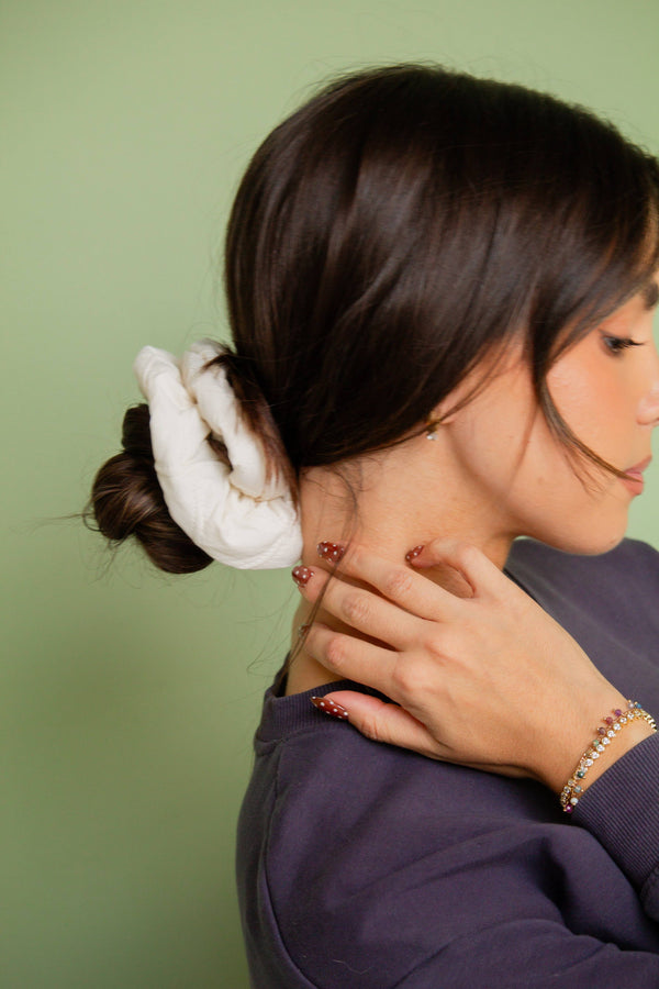 WHITE PUFFER OVERSIZED SCRUNCHIE