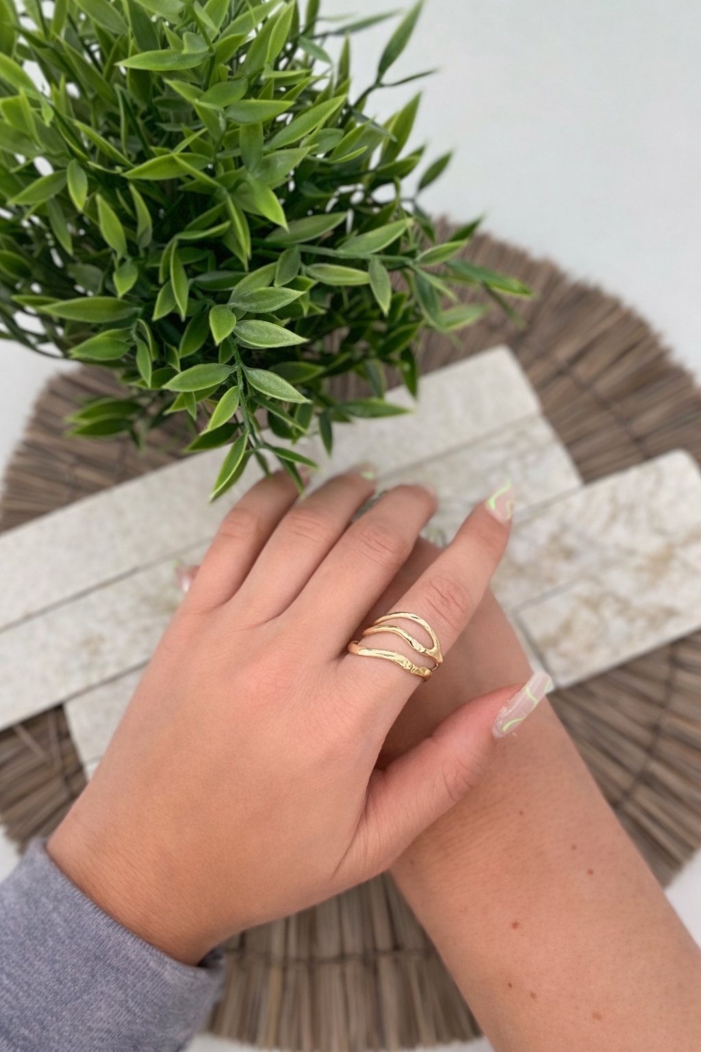 GOLD PLATED ADJUSTABLE RING - TAPERED CURVED LINES