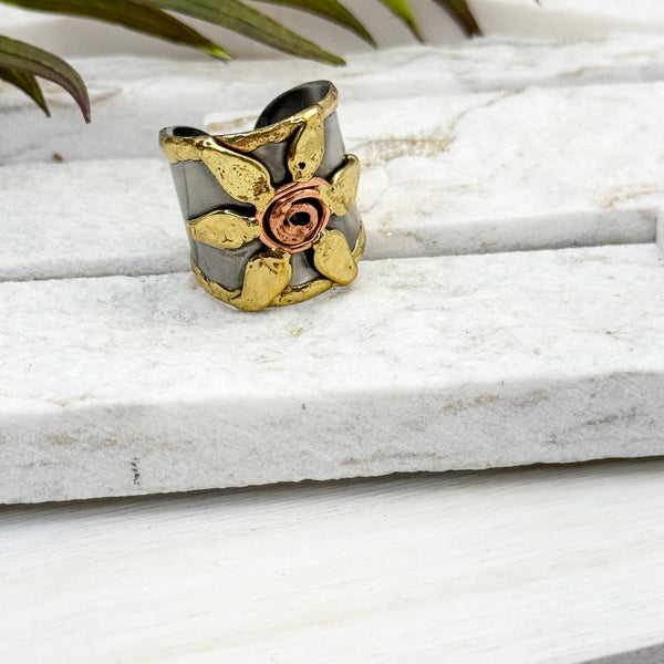 HANDCRAFTED MIXED METAL FLOWERS RING