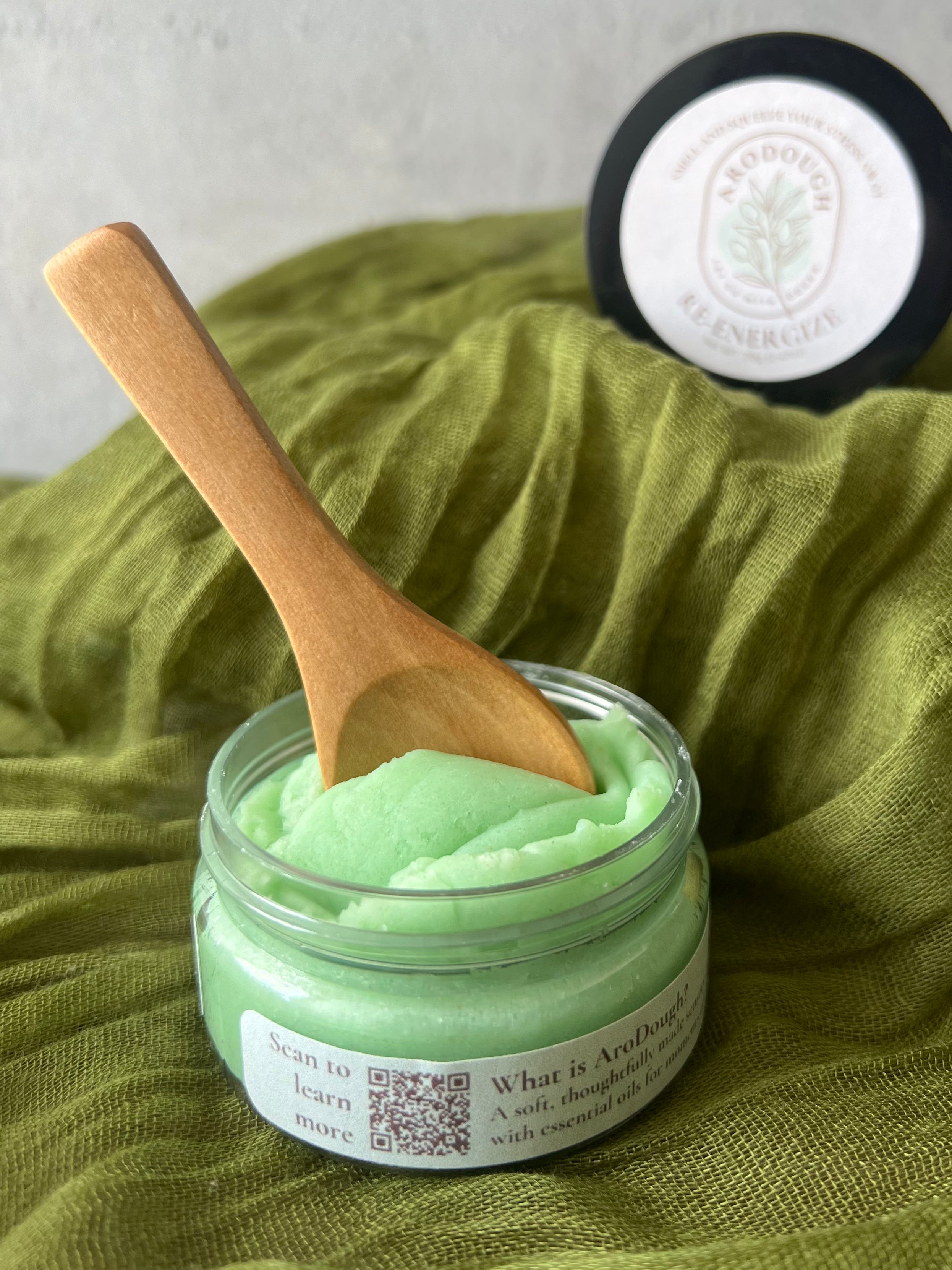 RE-ENERGIZE SENSORY STRESS RELIEF AROMATHERAPY DOUGH: 2 OZ