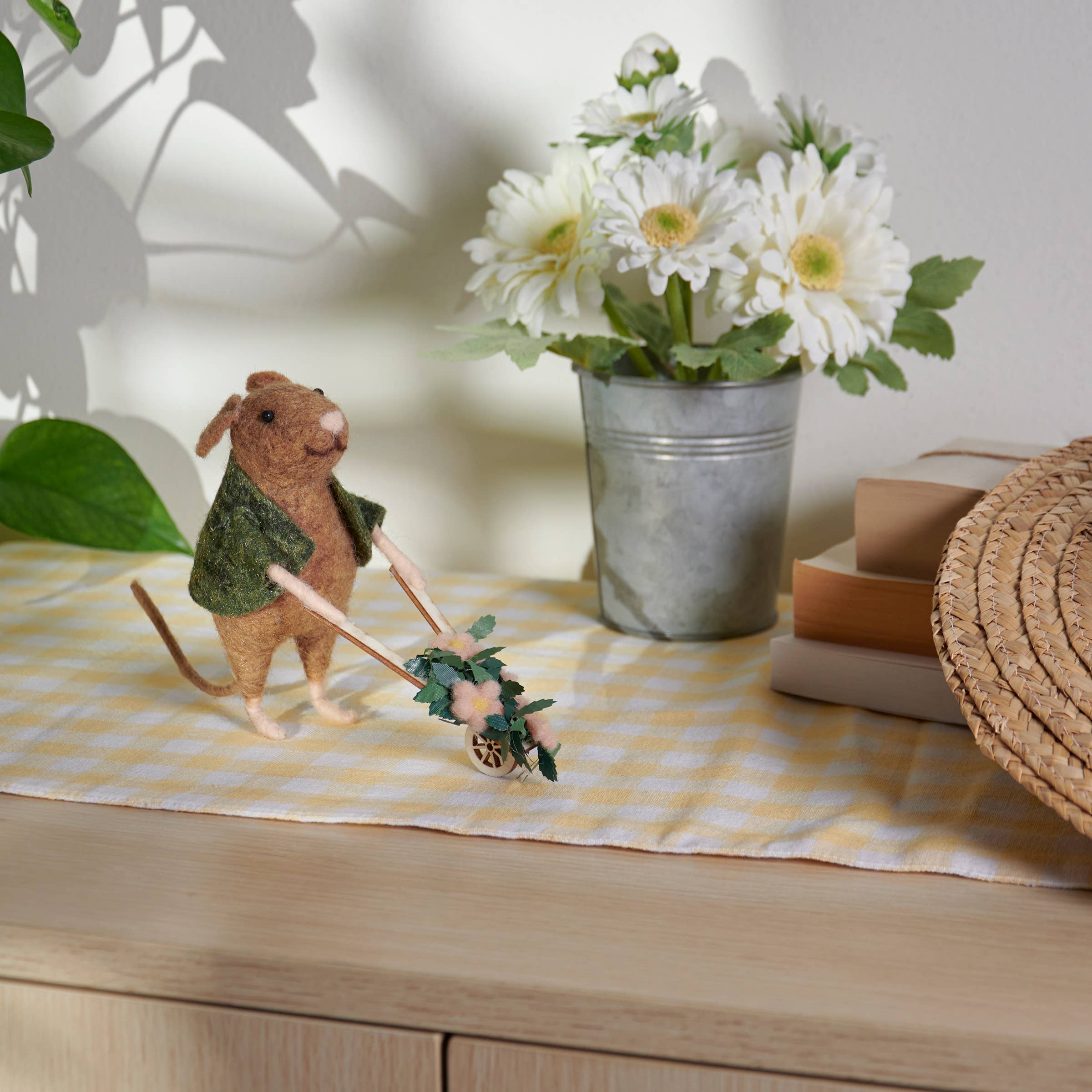 GARDENING MOUSE CRITTER