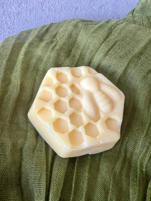 BEE BLISS BATH & BODY BEESWAX SOAP