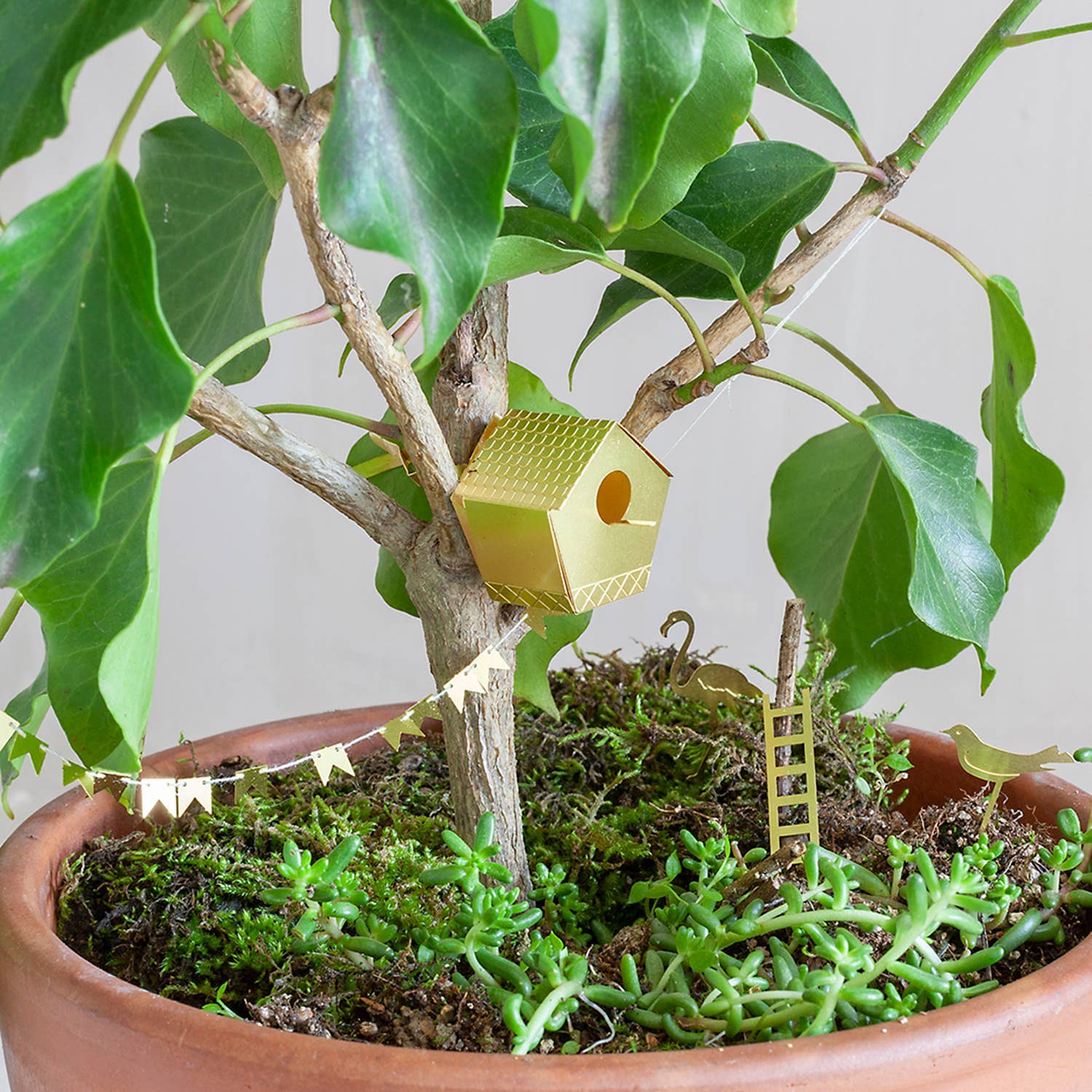 TINY BIRDHOUSE FOR YOUR PLANTS