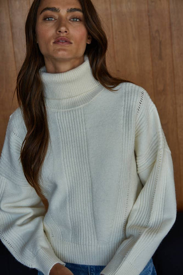 CREAM SEMI-RIBBED KNIT TURTLENECK