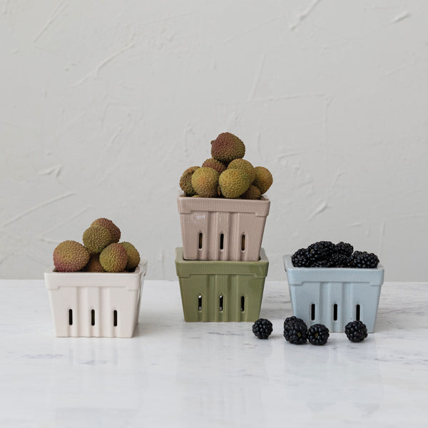 TEXTURED BERRY BASKET STONEWARE