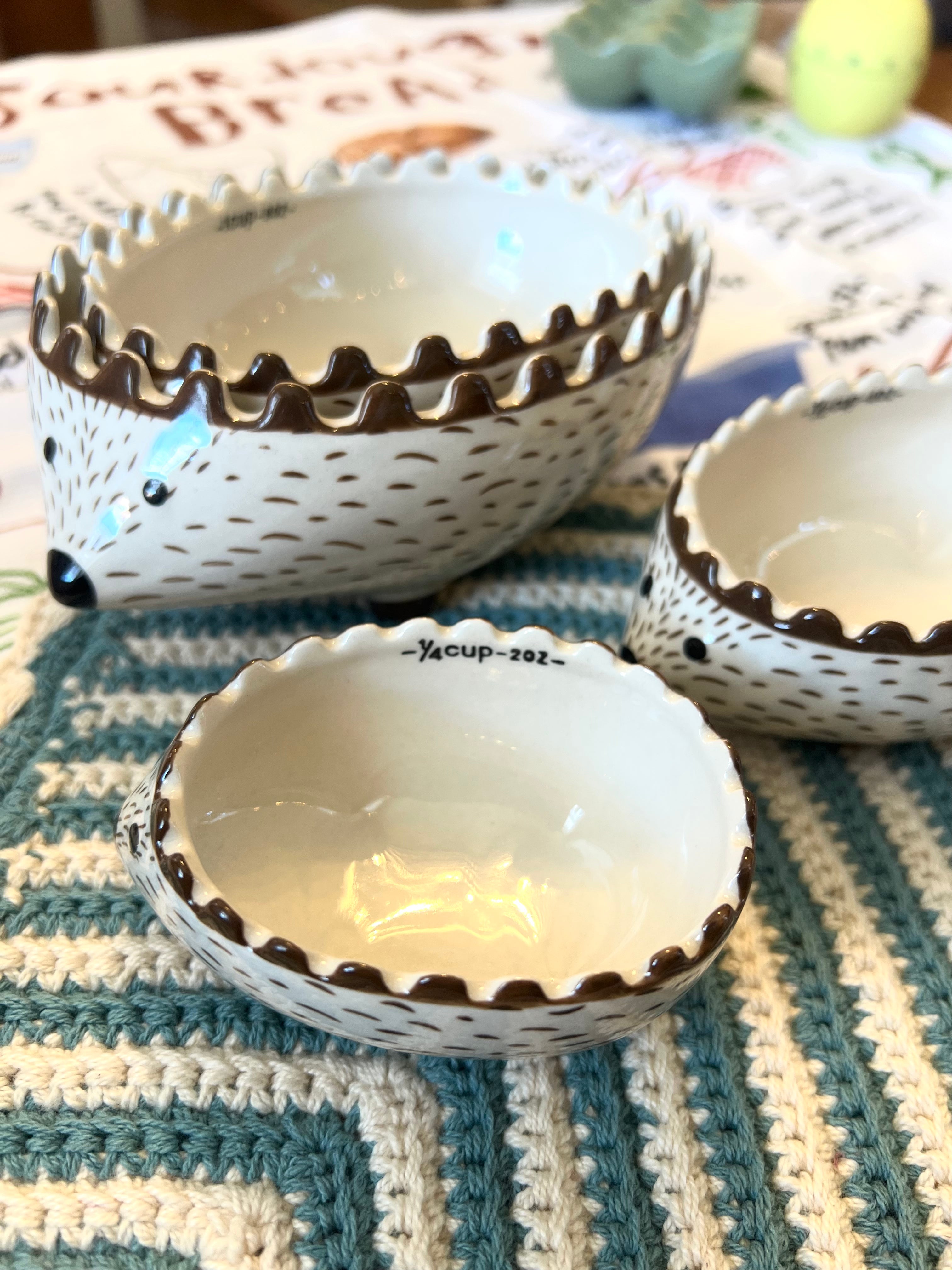 HAND-PAINTED HEDGEHOG MEASURING CUPS, SET OF 4