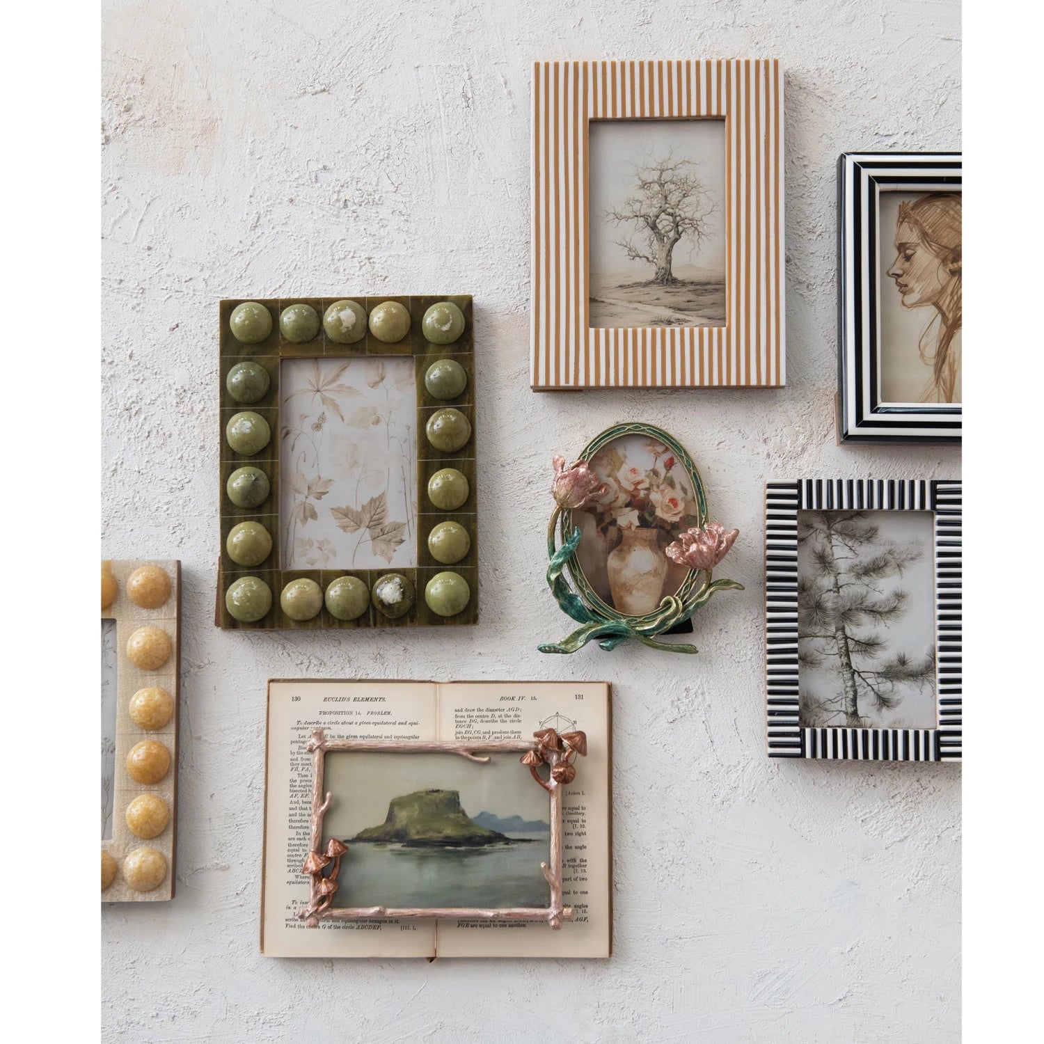 HANDMADE MARBLED RESIN BOBBIN PHOTO FRAME (FOR 4X6 PHOTO)