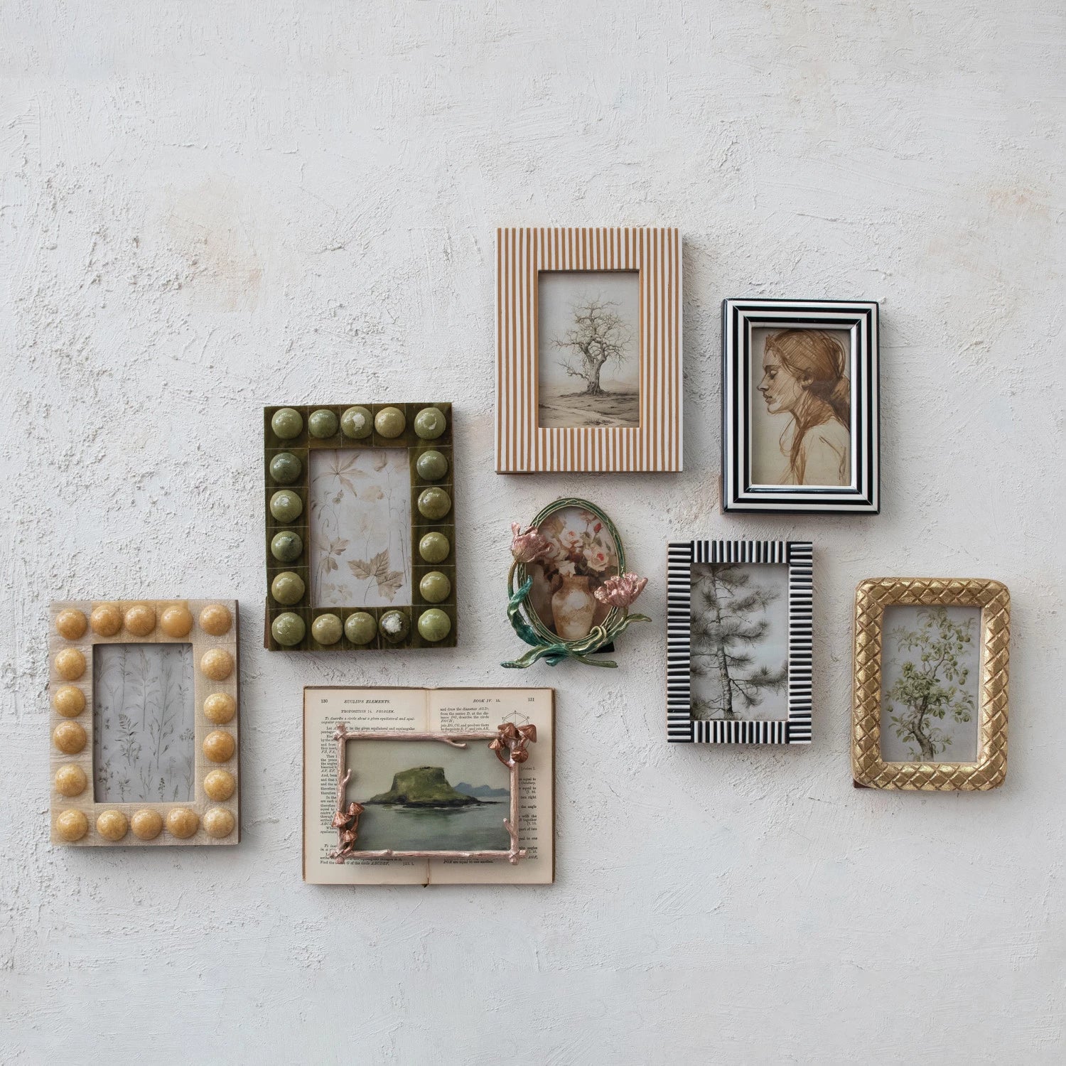 HANDMADE MARBLED RESIN BOBBIN PHOTO FRAME (FOR 4X6 PHOTO)