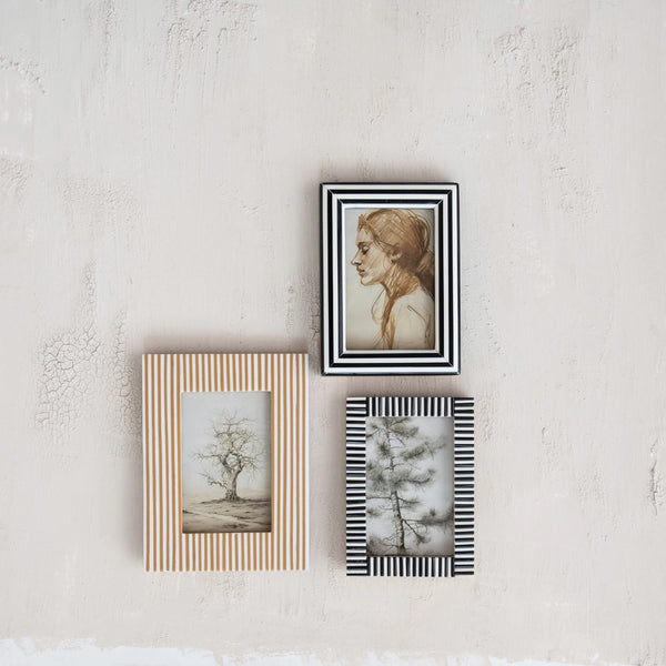 RESIN STRIPED PHOTO FRAME, WHITE & CARAMEL COLOR