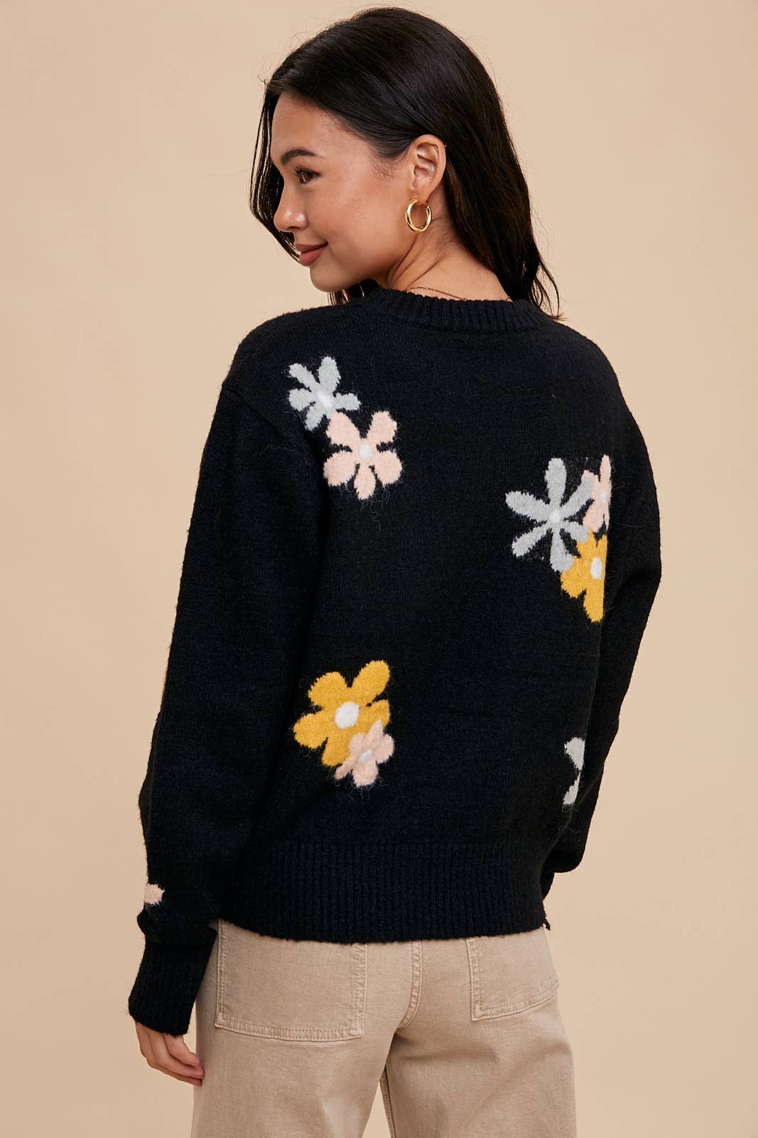 BLACK FLOWER KNIT SWEATER