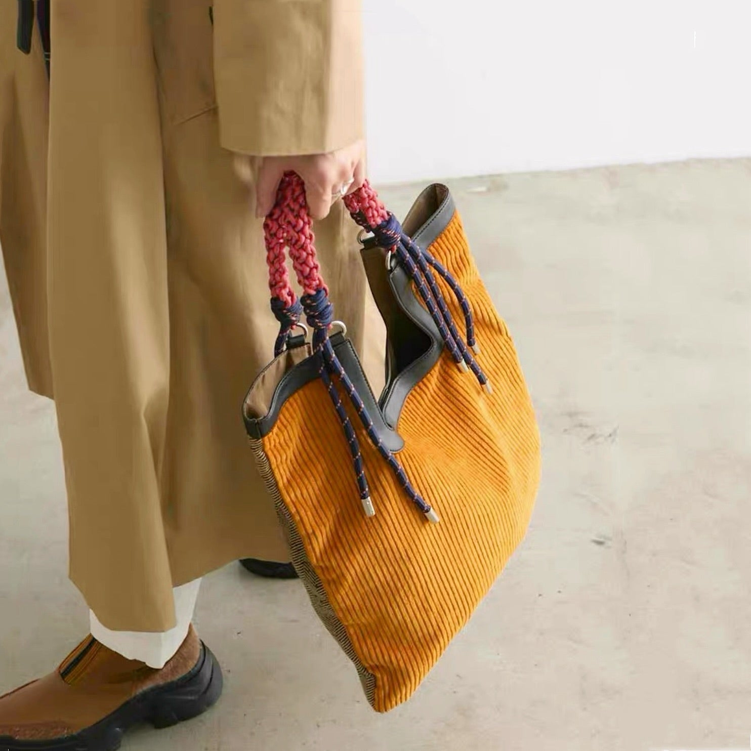 DESIGNER GENTLE BEAM TOTE BAG