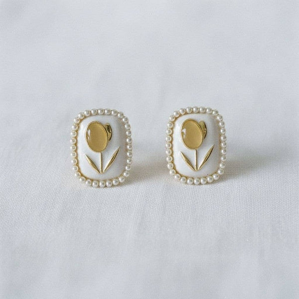CHARMING TULIP DESIGN DROP EARRINGS