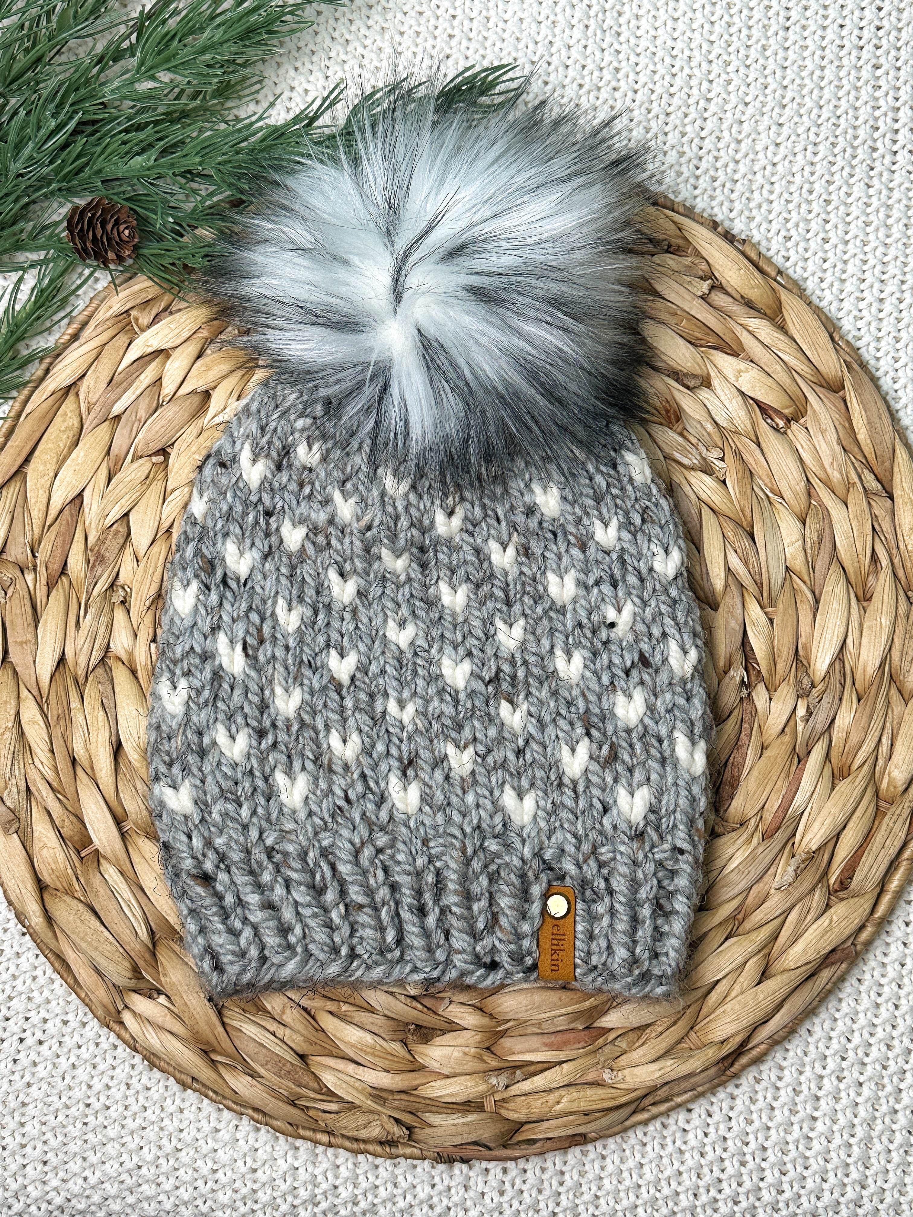 LITTLE HEARTS BEANIE IN GREY MARBLE