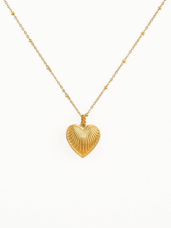 AMORA 18K GOLD DAINTY HEART NECKLACE