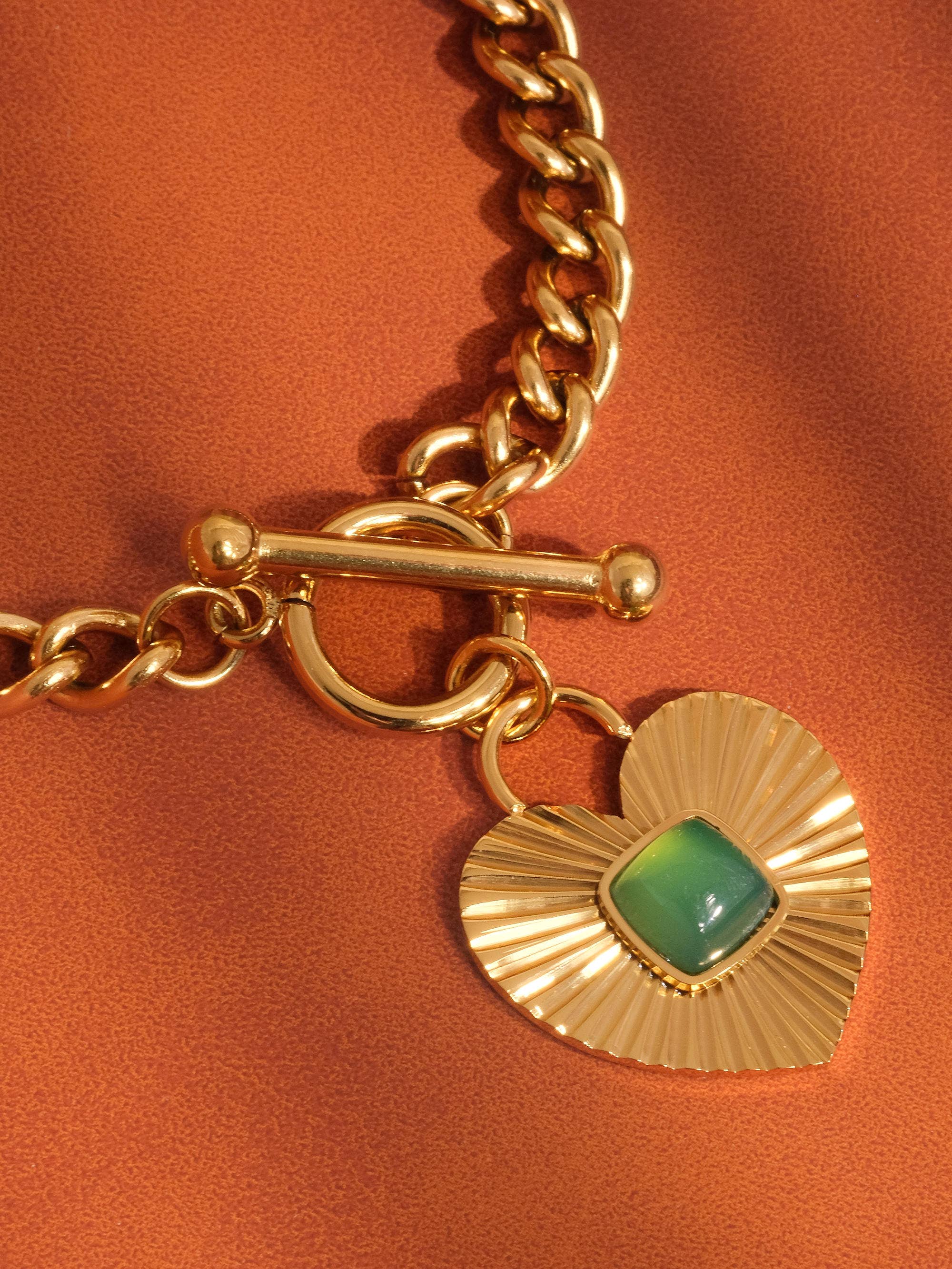 APRÈS 18K GOLD NON-TARNISH GREEN HEART CHAIN NECKLACE