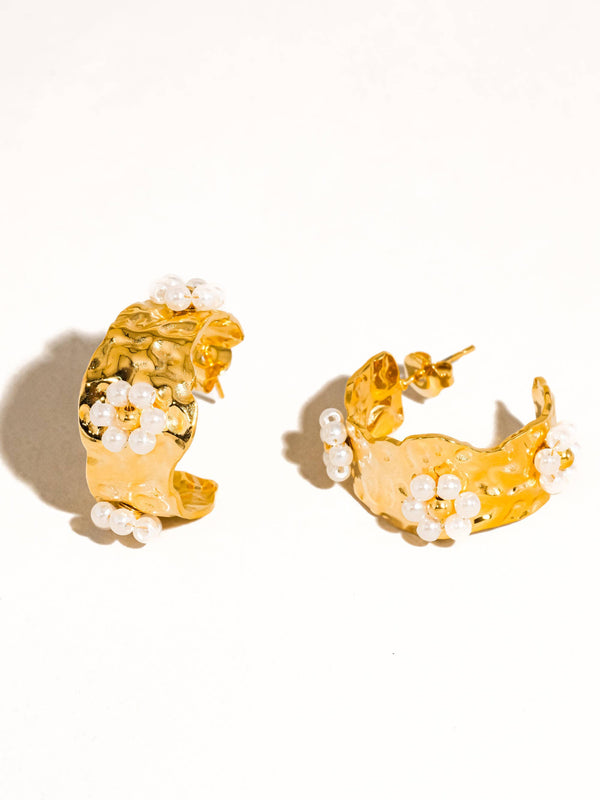 CHARME 18K GOLD NON-TARNISH VINTAGE FLORAL HOOP EARRING