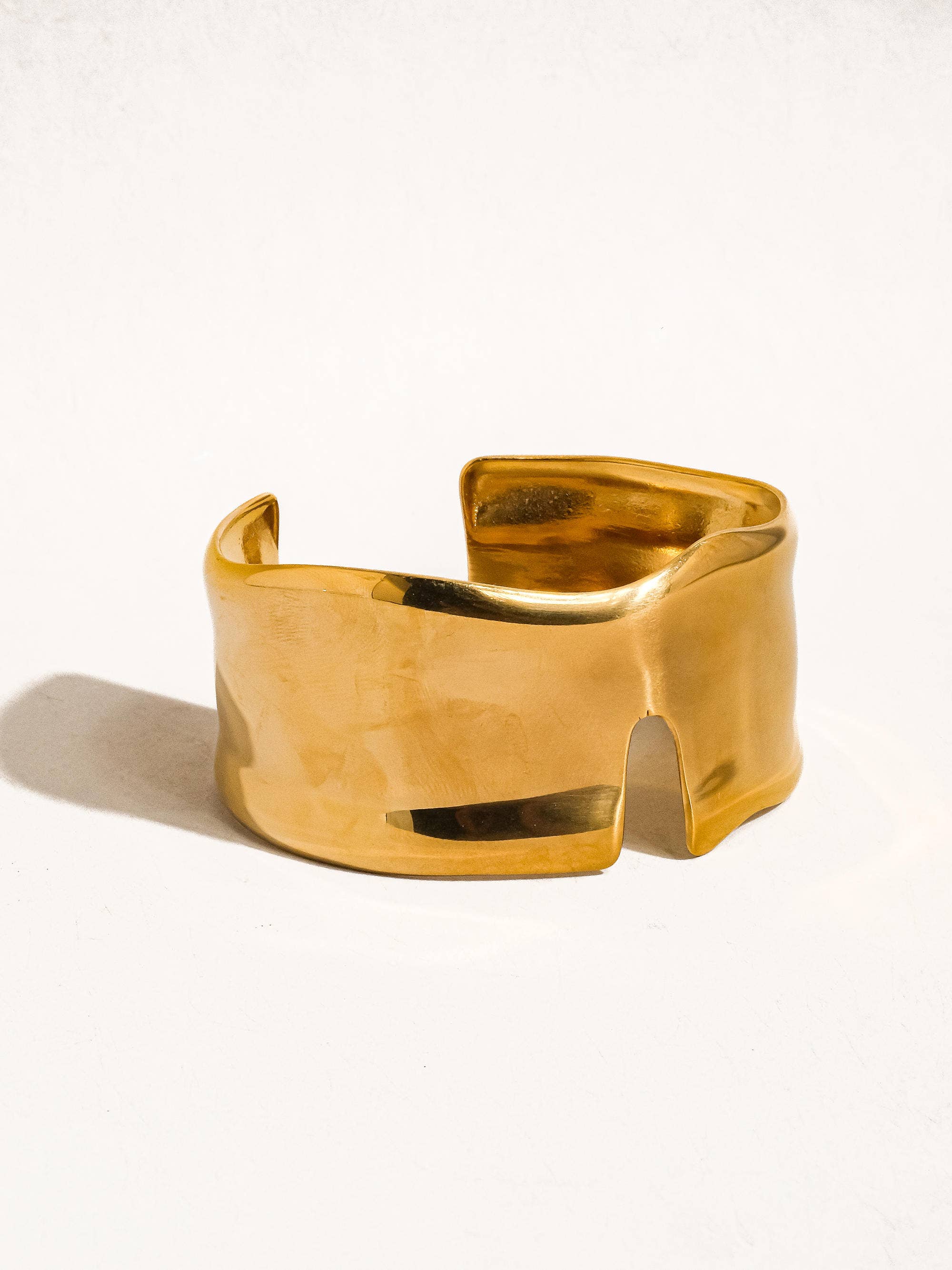 CLYDE 18K GOLD NON-TARNISH ABSTRACT BOLD BANGLE