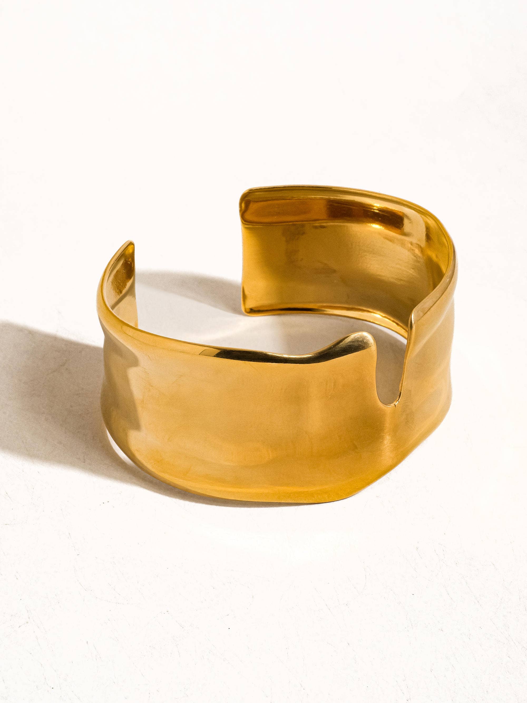 CLYDE 18K GOLD NON-TARNISH ABSTRACT BOLD BANGLE