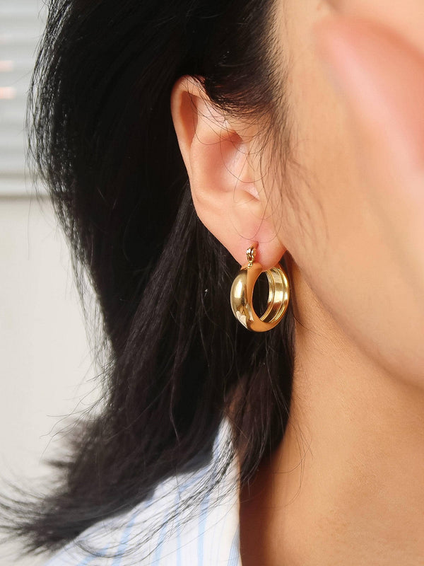 CONSTANCE 18K NON-TARNISH CLASSIC HOOP