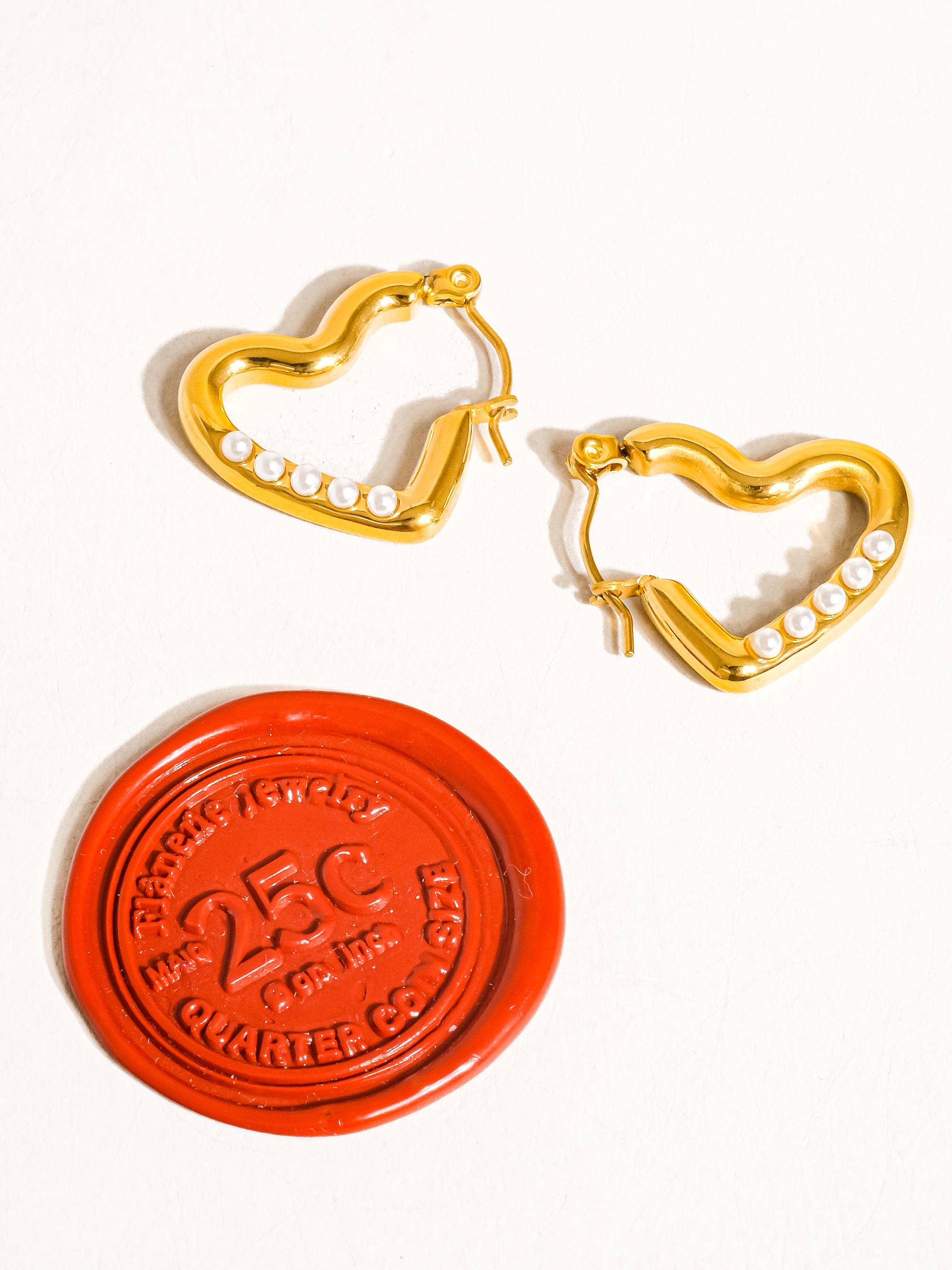 AVENA 18K GOLD NON-TARNISH PEARL HEART HOOP