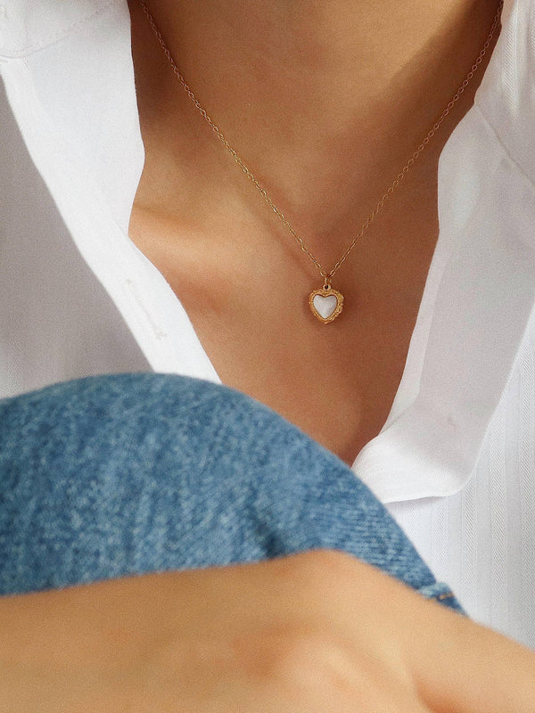 JOSIE GOLD NON-TARNISH VINTAGE HEART PENDANT NECKLACE