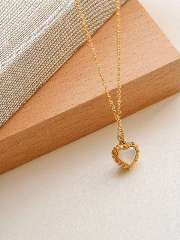 JOSIE GOLD NON-TARNISH VINTAGE HEART PENDANT NECKLACE