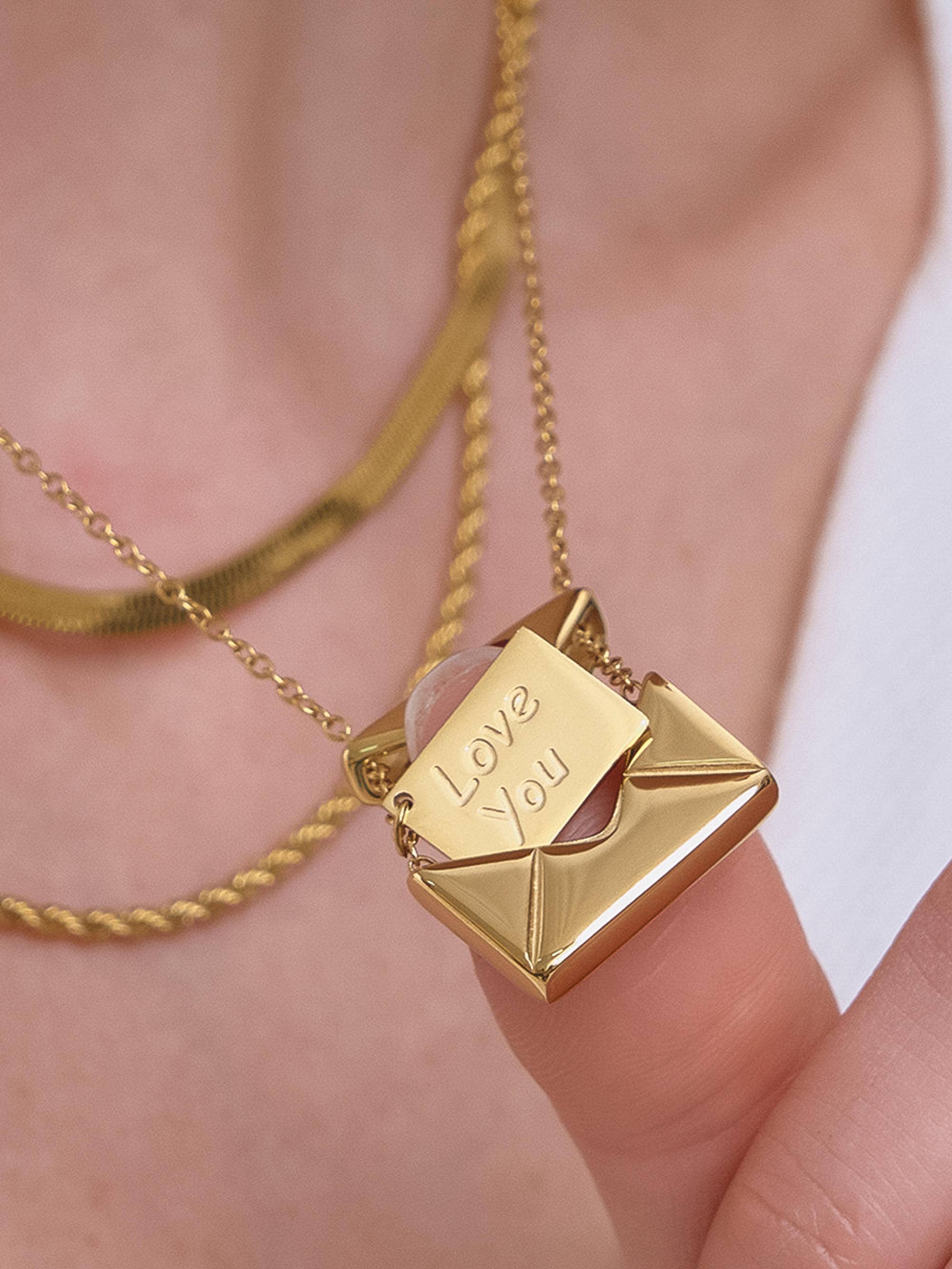 LETTER 18K GOLD NON-TARNISH LOVE LETTER HEART NECKLACE