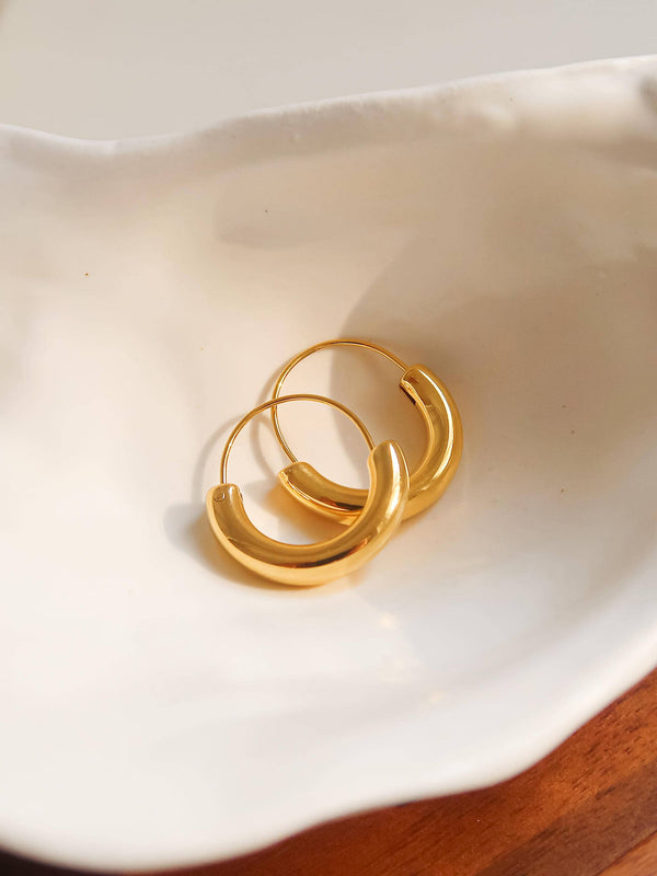 MACKENZIE 18K. NON-TARNISH U-SHAPE HOOP EARRING