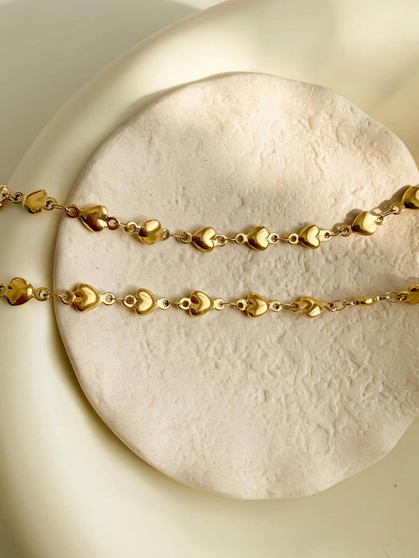 MADELEINE NON-TARNISH PETITE HEART CHAIN NECKLACE