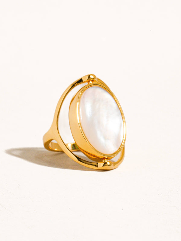 VIOLETTE 18K GOLD NON-TARNISH SHELL RING