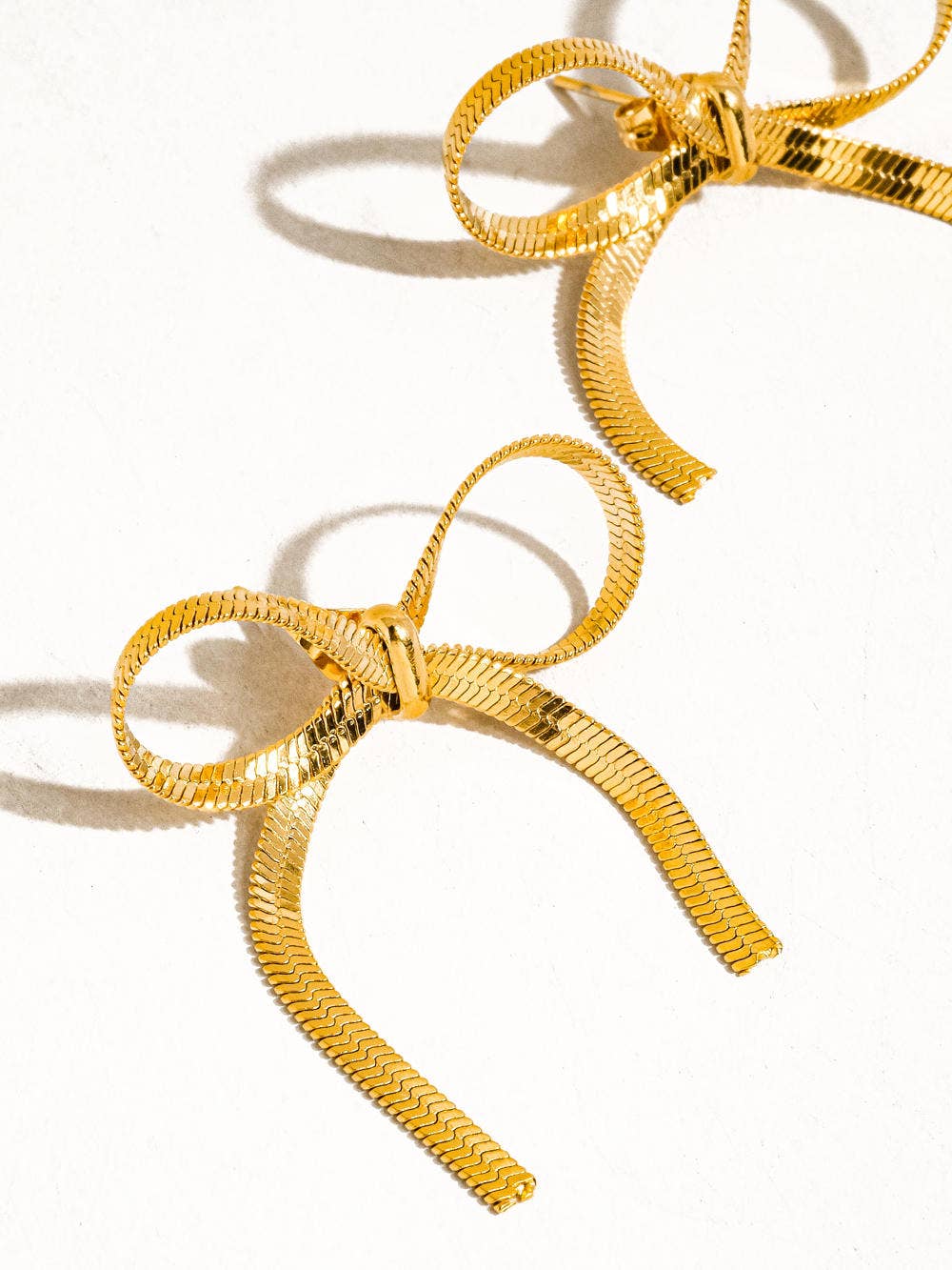 WIONA 18K NON-TARNISH FLAT GOLD BOW CHAIN STUDS