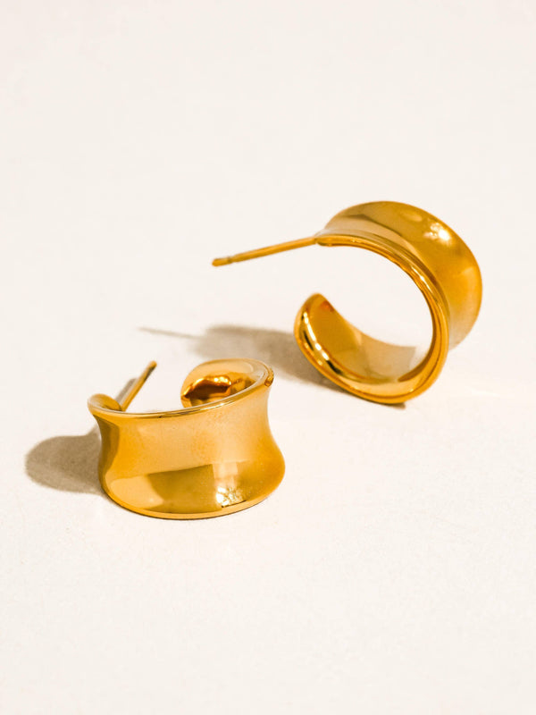 YVAINE 18K GOLD NON-TARNISH WIDE DOME HOOP EARRINGS