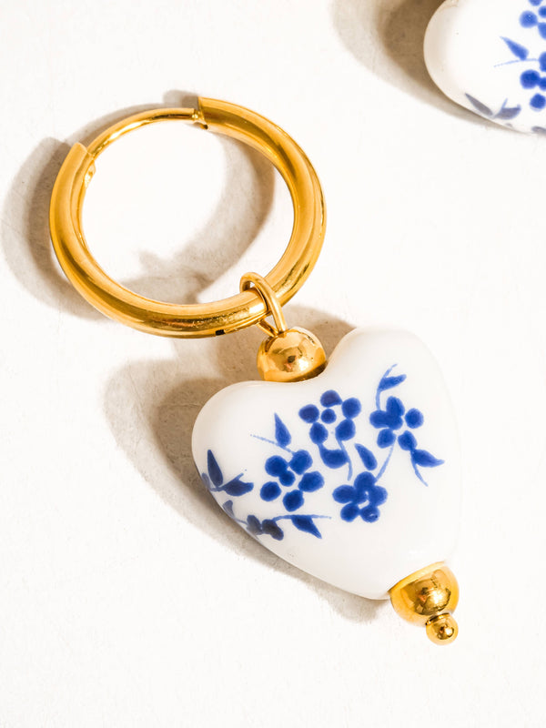 YUN 18K GOLD NON-TARNISH CERAMIC FLORAL HEART EARRING