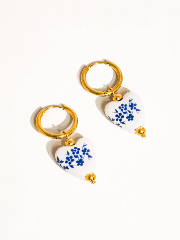 YUN 18K GOLD NON-TARNISH CERAMIC FLORAL HEART EARRING