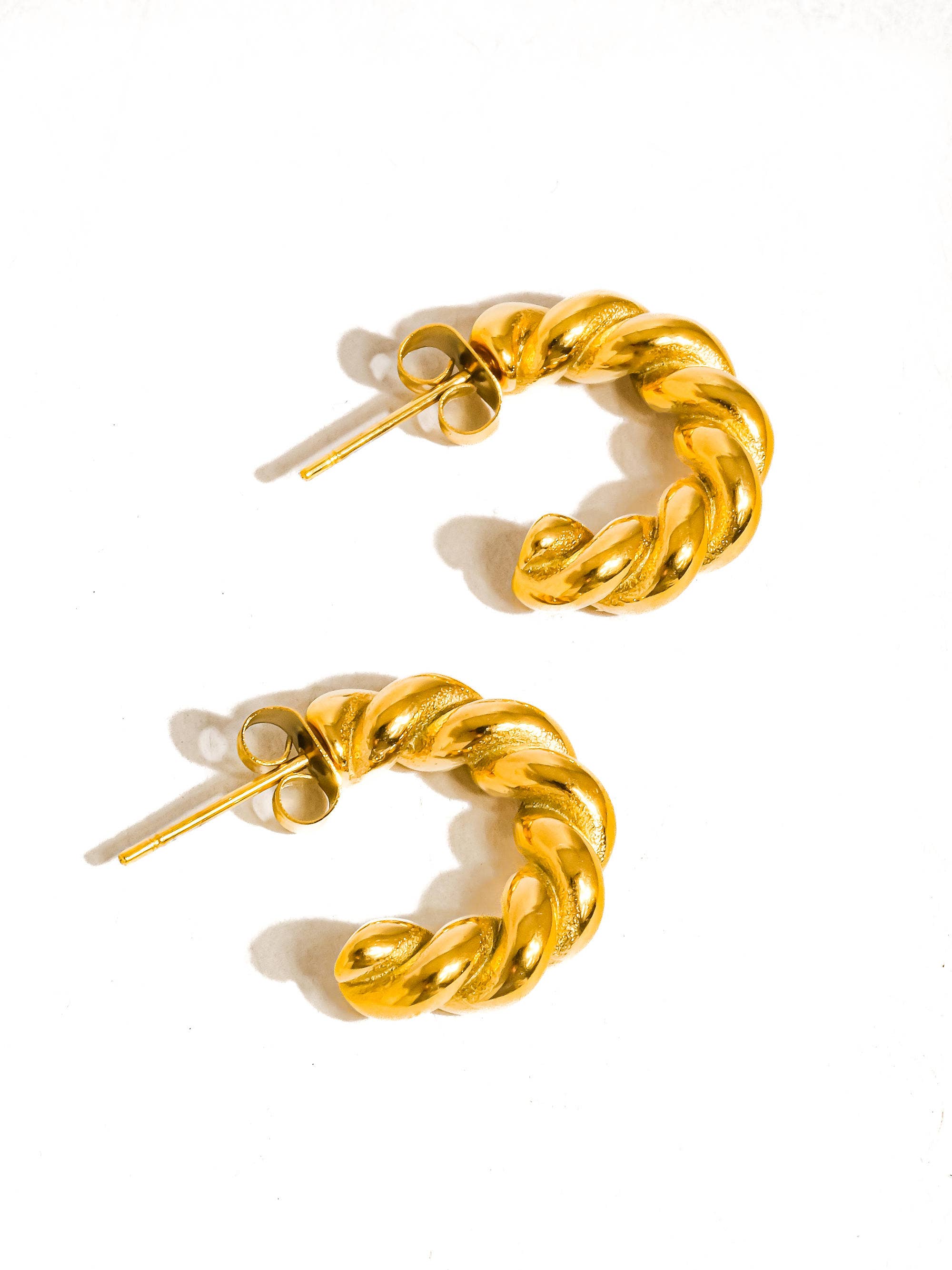 BRUME 18K GOLD NON-TARNISH BRAIDED C HOOP EARRING