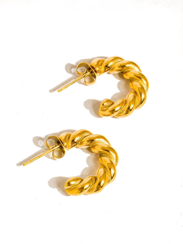 BRUME 18K GOLD NON-TARNISH BRAIDED C HOOP EARRING