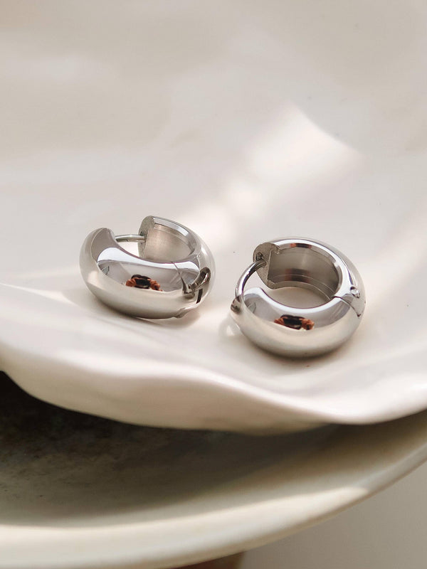 BLANDINE 18K NON-TARNISH SMALL CLASSIC HOOP EARRING