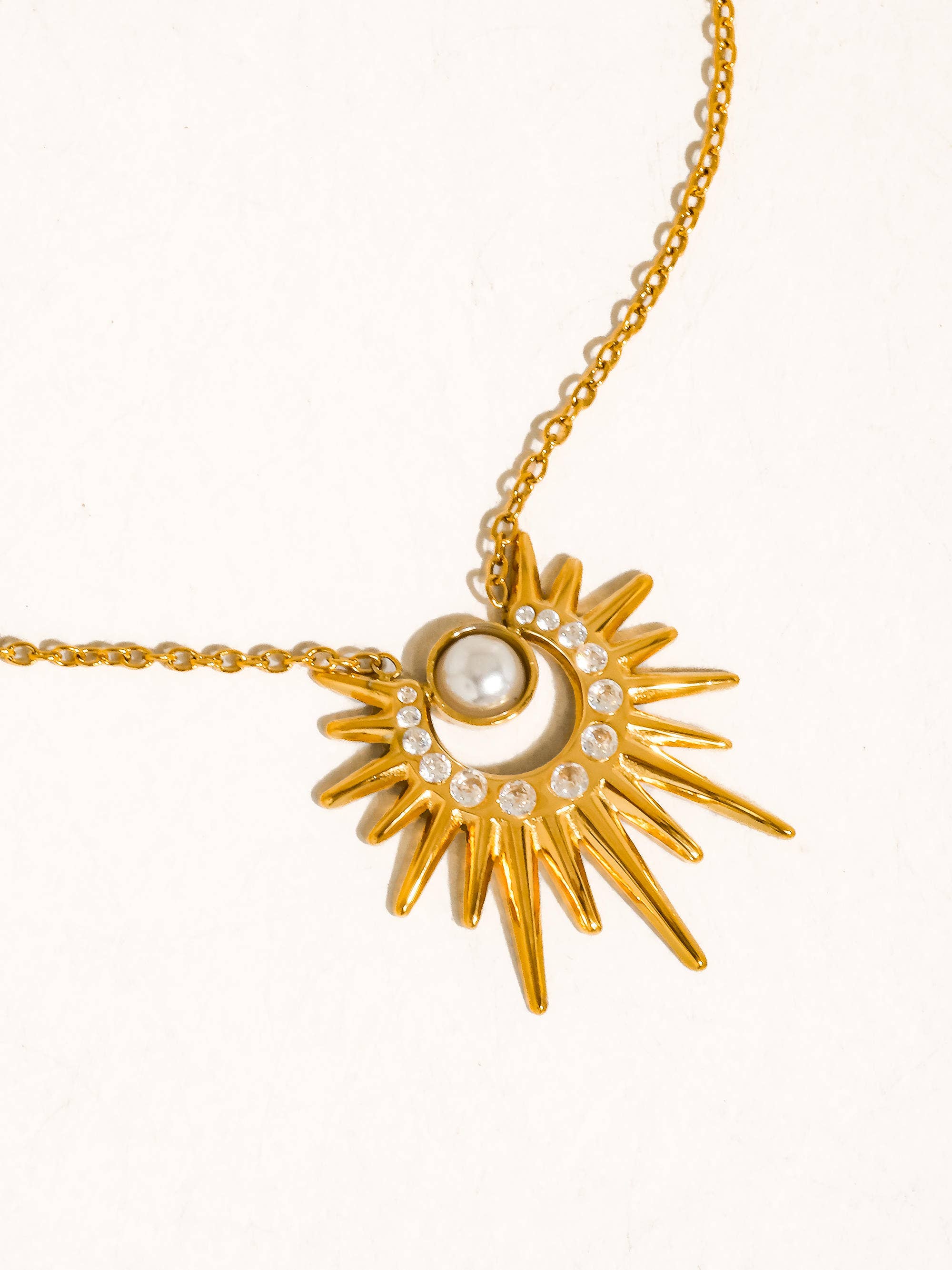 KINDRED 18K GOLD NON-TARNISH PEARL SUNBURST NECKLACE
