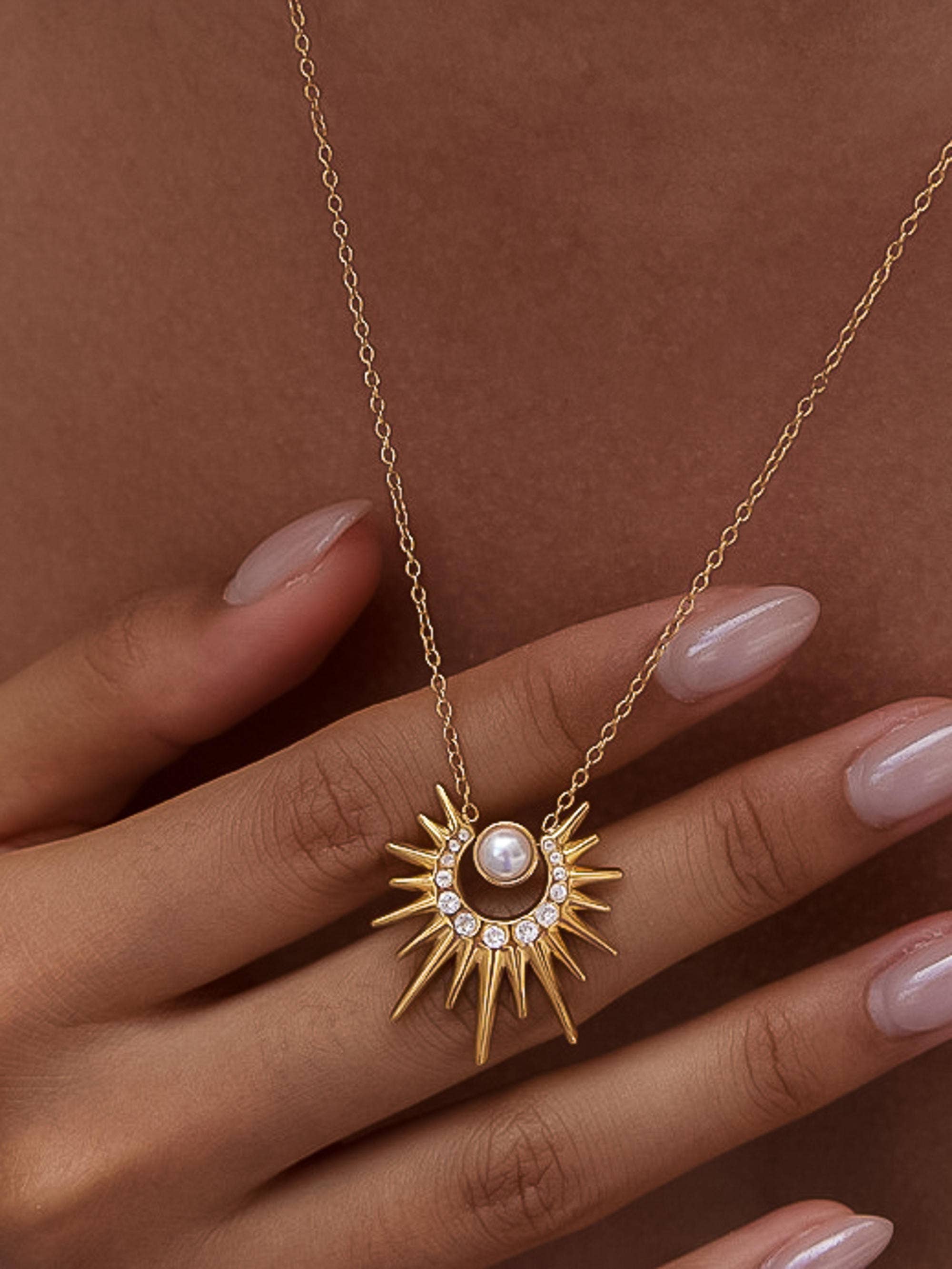 KINDRED 18K GOLD NON-TARNISH PEARL SUNBURST NECKLACE
