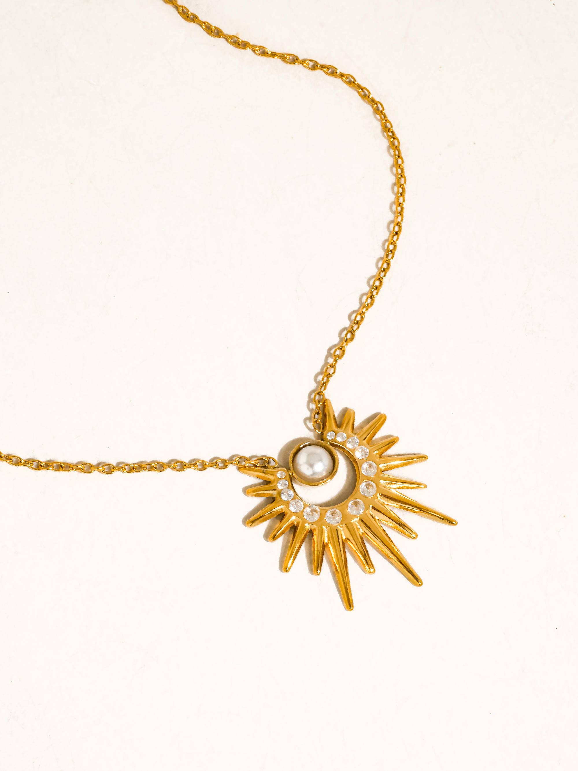 KINDRED 18K GOLD NON-TARNISH PEARL SUNBURST NECKLACE