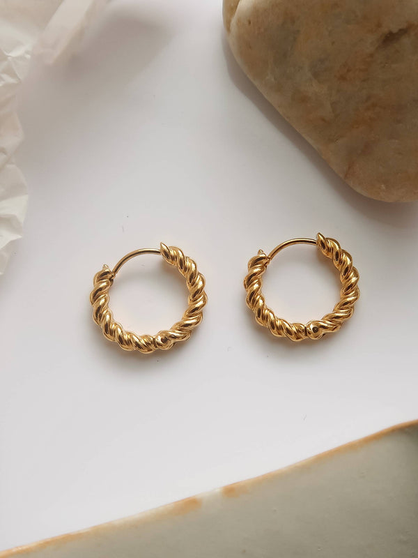 CERE 18K GOLD NON-TARNISH TWISTED HOOP EARRINGS