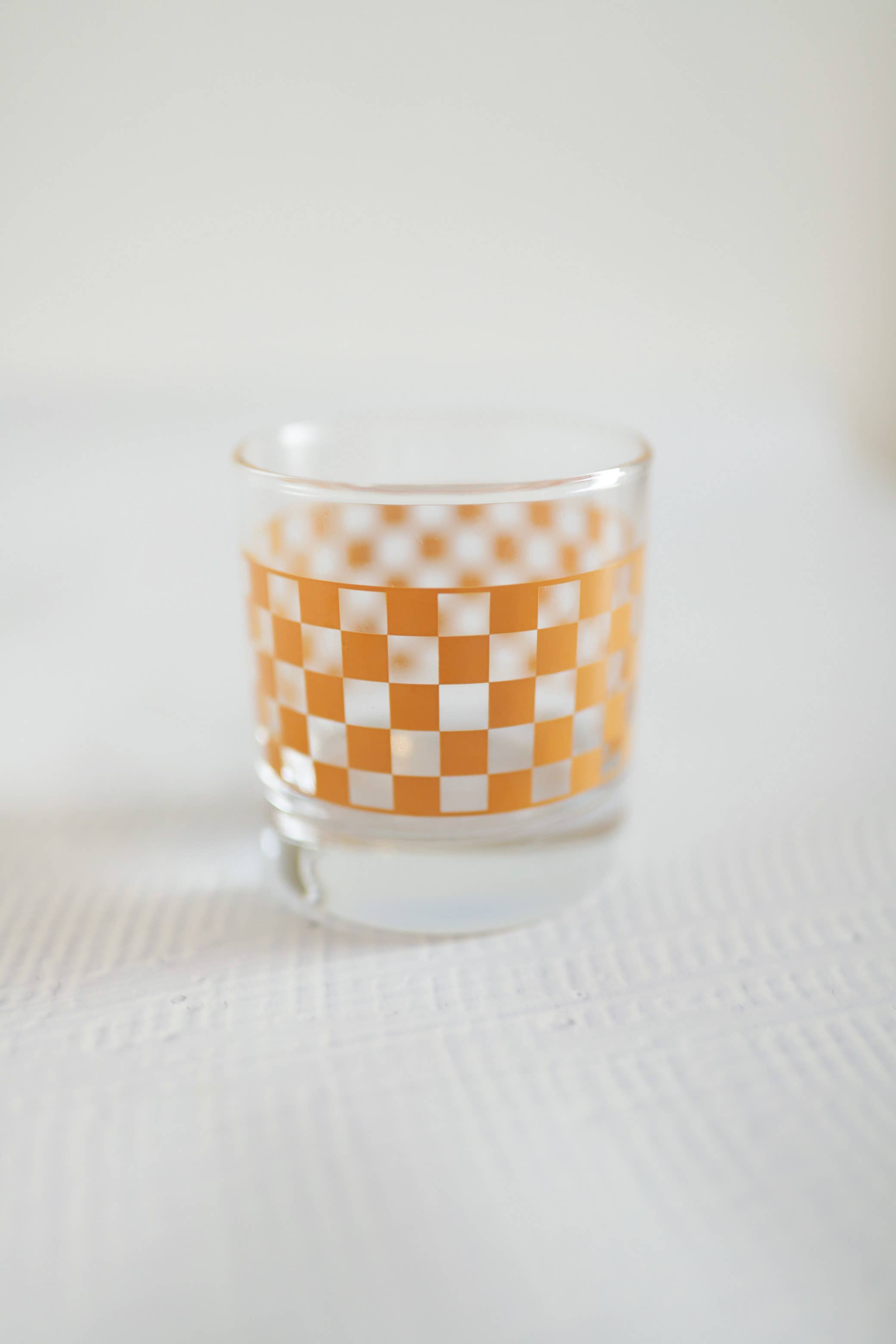 CHECKERED DRINKING GLASS