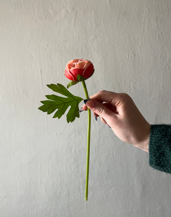 ORANGE REAL TOUCH RANUNCULUS STEM