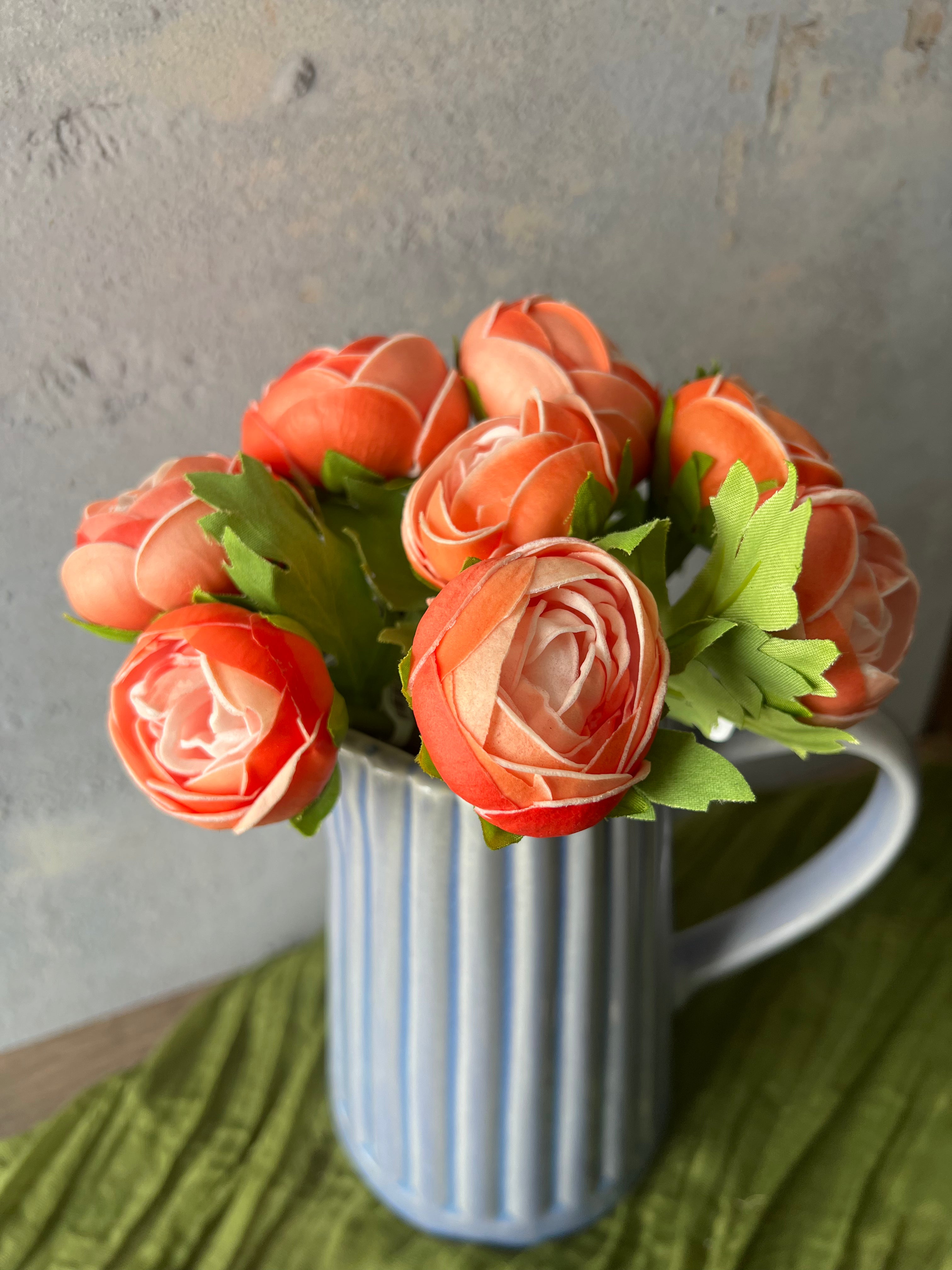 ORANGE REAL TOUCH RANUNCULUS STEM